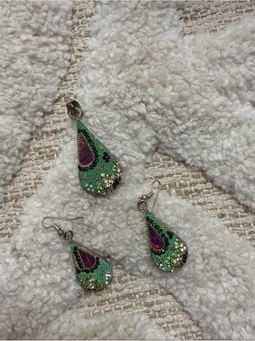 Handmade from Mexico Green Teardrop Beaded Earring and Pendant Set